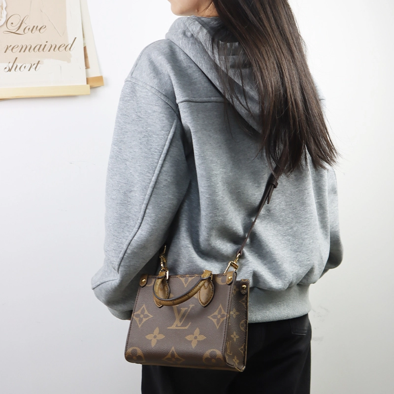 LOUIS VUITTON ONTHEGO MM Tote