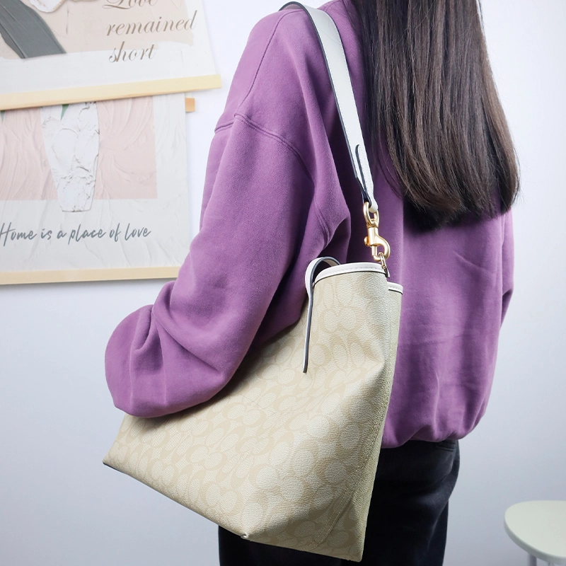 COACH City 33Tote