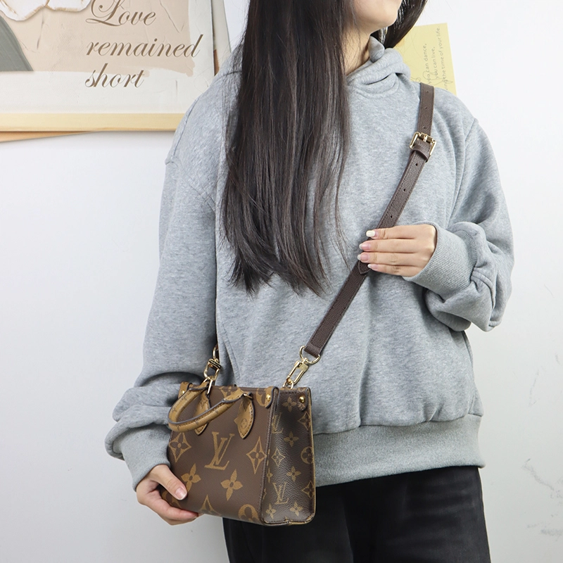 LOUIS VUITTON ONTHEGO MM Tote