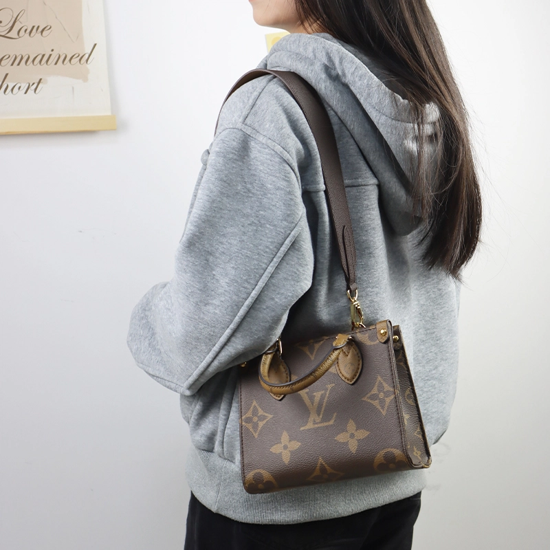 LOUIS VUITTON ONTHEGO MM Tote