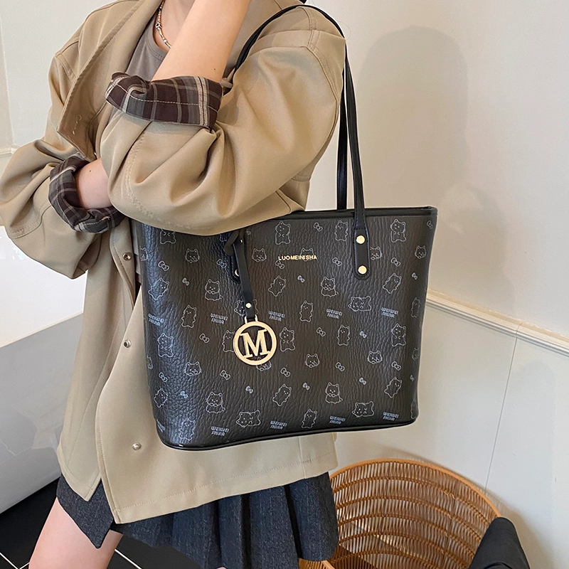 OKEKE pu Tote
