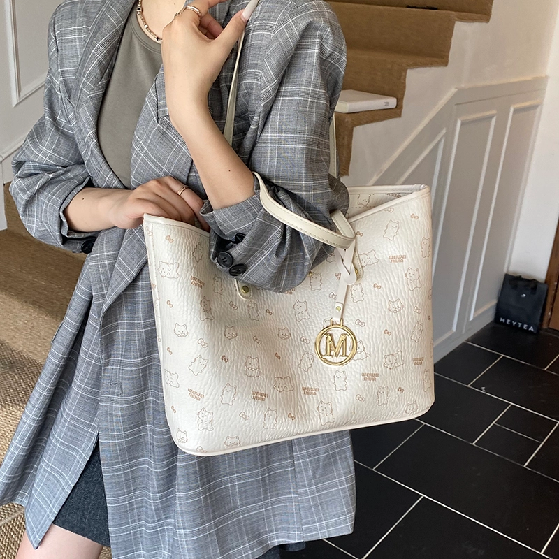 OKEKE pu Tote