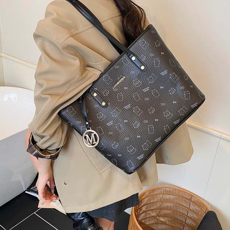 OKEKE pu Tote