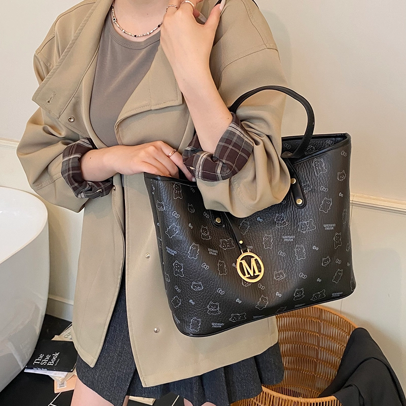 OKEKE pu Tote