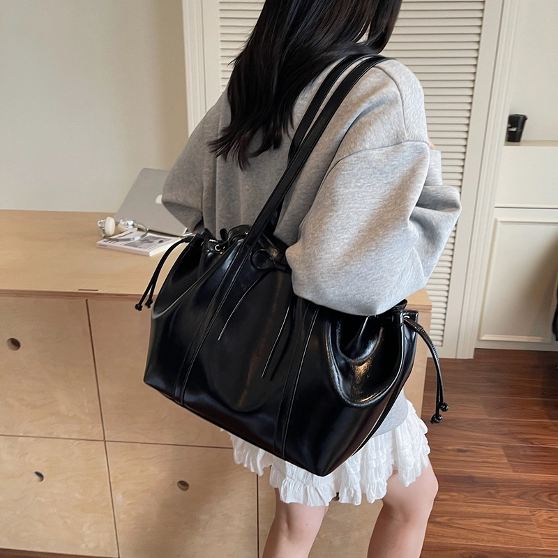 OKEKE PU Tote