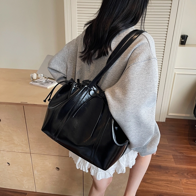 OKEKE PU Tote