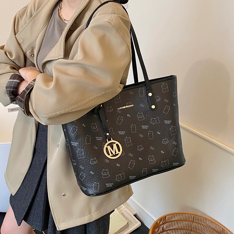 OKEKE pu Tote