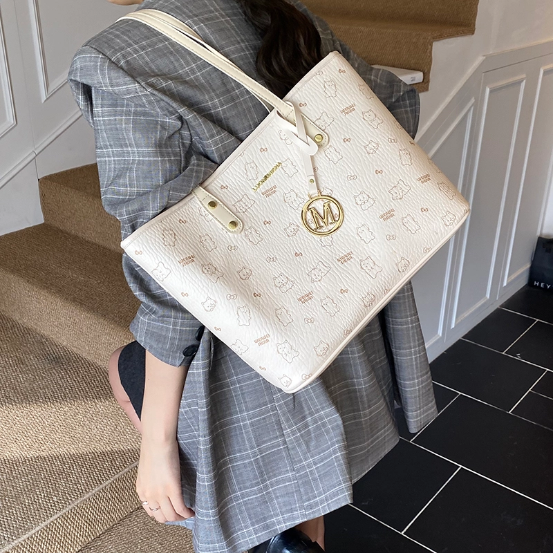 OKEKE pu Tote