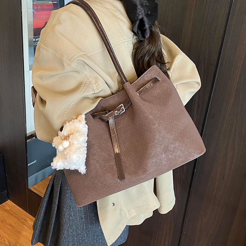 OKEKE pu Tote