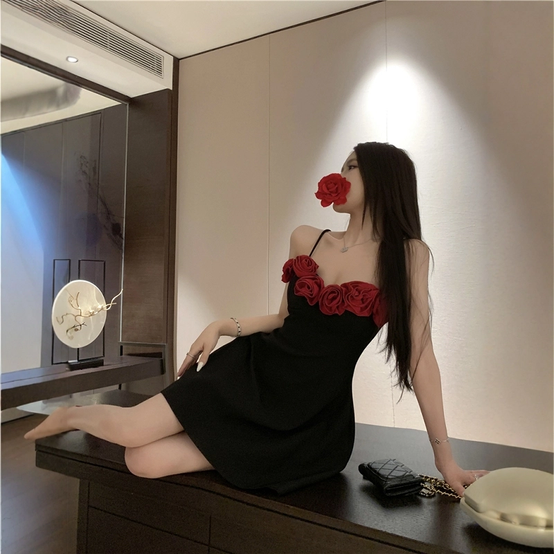 格子苔 立体花朵性感女夏季法式显瘦短裙小众收腰蓬蓬裙子吊带连衣裙 女款