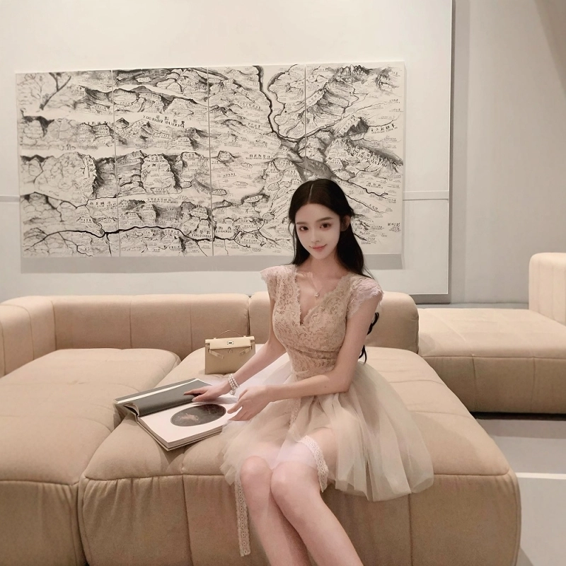 格子苔 【轻纱曼舞】蕾丝拼接网纱设计收腰显瘦无袖连衣裙 女款