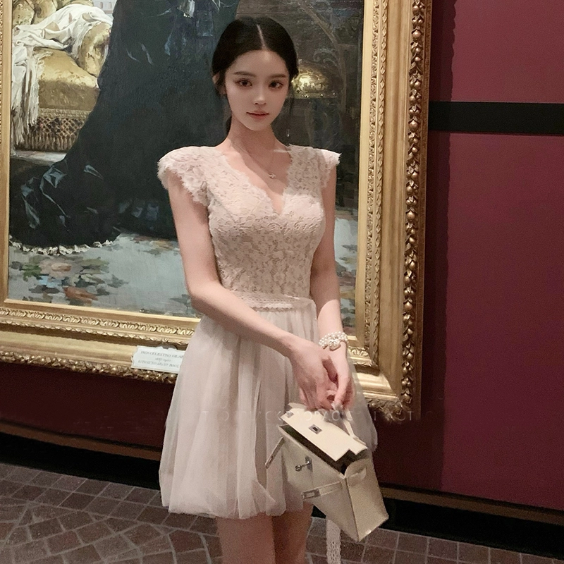 格子苔 【轻纱曼舞】蕾丝拼接网纱设计收腰显瘦无袖连衣裙 女款
