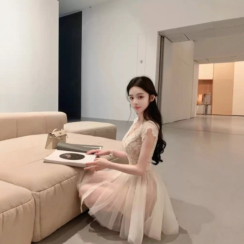 格子苔 【轻纱曼舞】蕾丝拼接网纱设计收腰显瘦无袖连衣裙 女款