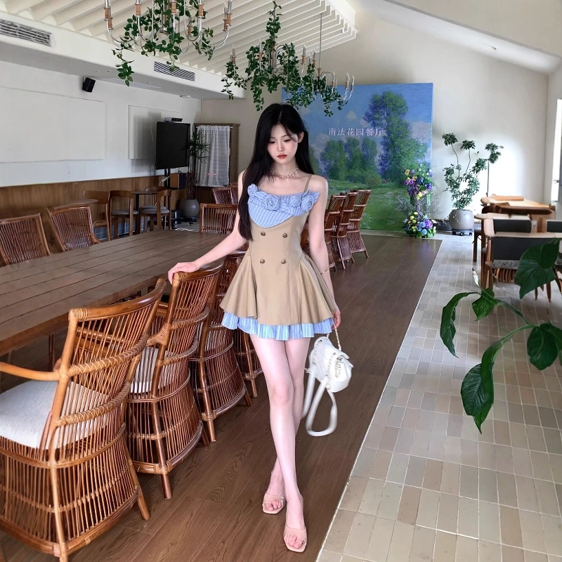 格子苔 松褐苍兰 小众设计拼接感立体花朵收腰双层摆吊带连衣裙 女款