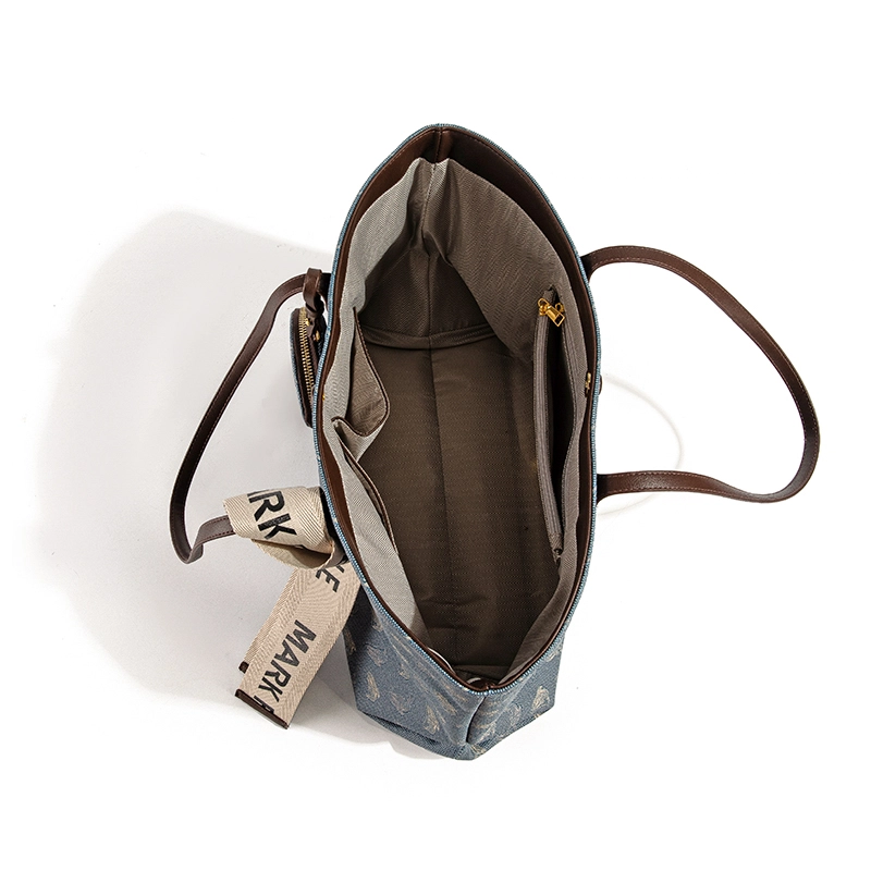 FAIRWHALE Tote