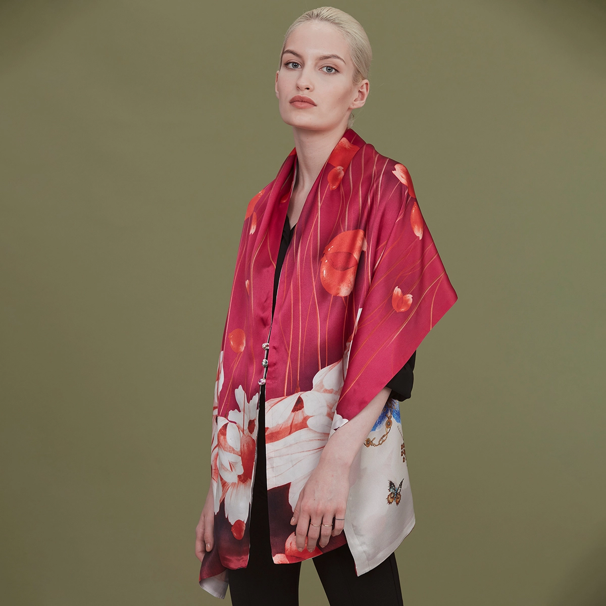 红豆 缎面盘扣披肩 桑蚕丝 丝巾 女款