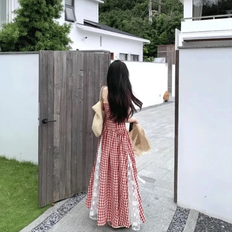 沐晓欣 法式海边度假复古气质时尚舒适简约日常通勤百搭格子拼接蕾丝简约舒适设计感显瘦吊带连衣裙 女款