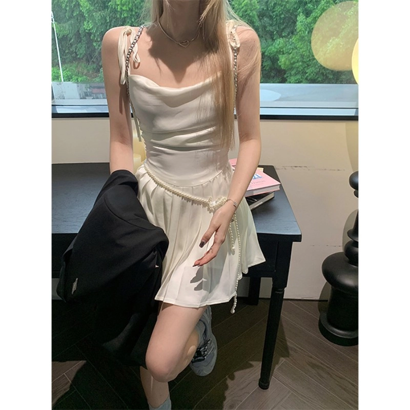 沐晓欣 法式设计感纯欲风时尚舒适百搭休闲小个子短裙高腰含腰带吊带连衣裙 女款 高级白