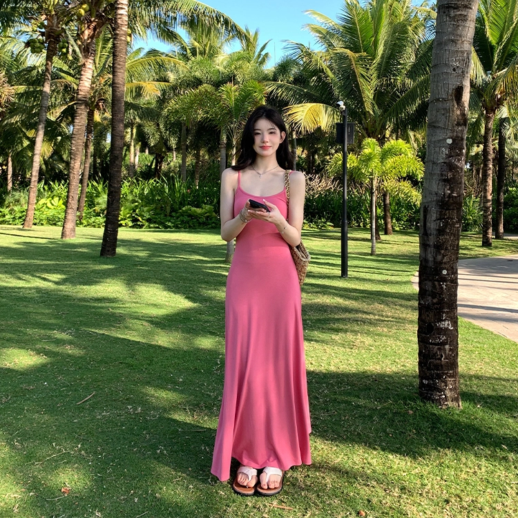 沐晓欣 时尚舒适优雅法式慵懒简约日常通勤显瘦收腰百搭乖乖女穿搭性感甜辣修身气质度假风纯色韩系收腰显瘦露肩吊带连衣裙 女款