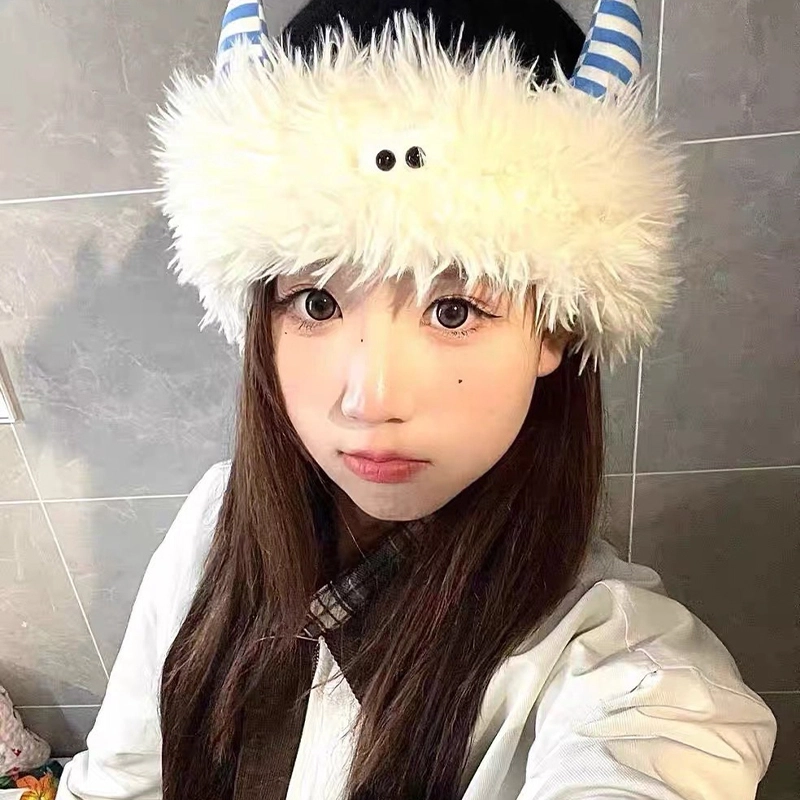 千桐 冬季毛茸茸雪怪豆豆眼怪兽小角 聚酯纤维 绒线帽 男女同款情侣款