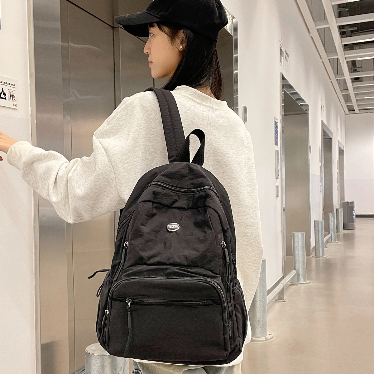 普乐威 高颜值轻便日系书包防泼水多兜电脑通勤百搭旅游 尼龙 背包双肩包 男女同款情侣款 米白色/黑色/卡其色