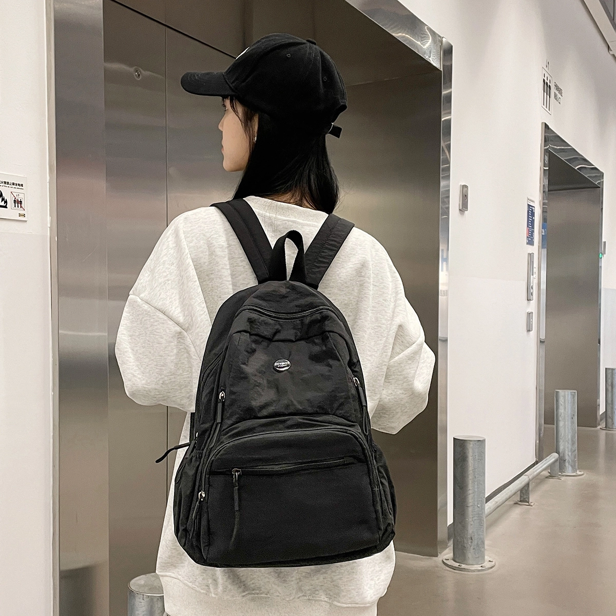 普乐威 高颜值轻便日系书包防泼水多兜电脑通勤百搭旅游 尼龙 背包双肩包 男女同款情侣款 米白色/黑色/卡其色