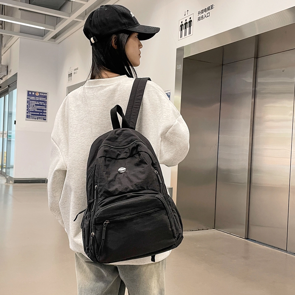 普乐威 高颜值轻便日系书包防泼水多兜电脑通勤百搭旅游 尼龙 背包双肩包 男女同款情侣款 米白色/黑色/卡其色