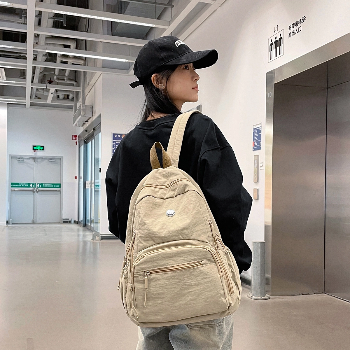 普乐威 高颜值轻便日系书包防泼水多兜电脑通勤百搭旅游 尼龙 背包双肩包 男女同款情侣款 米白色/黑色/卡其色