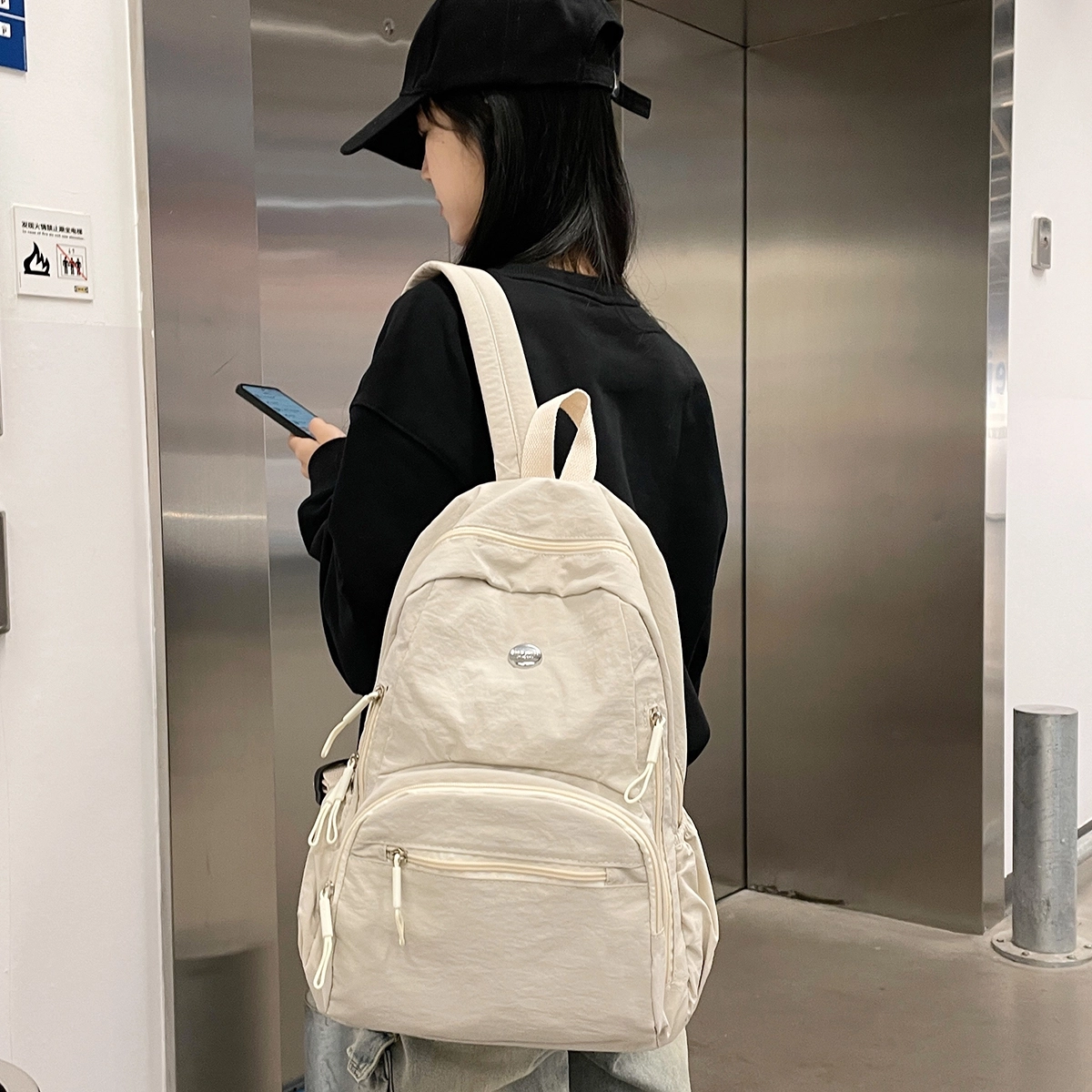 普乐威 高颜值轻便日系书包防泼水多兜电脑通勤百搭旅游 尼龙 背包双肩包 男女同款情侣款 米白色/黑色/卡其色