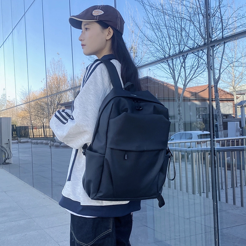 普乐威 韩版简约学生书包褶皱通勤旅行电脑 防水面料 背包双肩包 男女同款情侣款 灰色/黑色