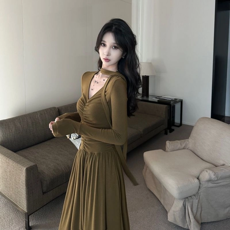俞兆林 小众设计感舒适飘带气质修身显瘦优雅长袖连衣裙 女款