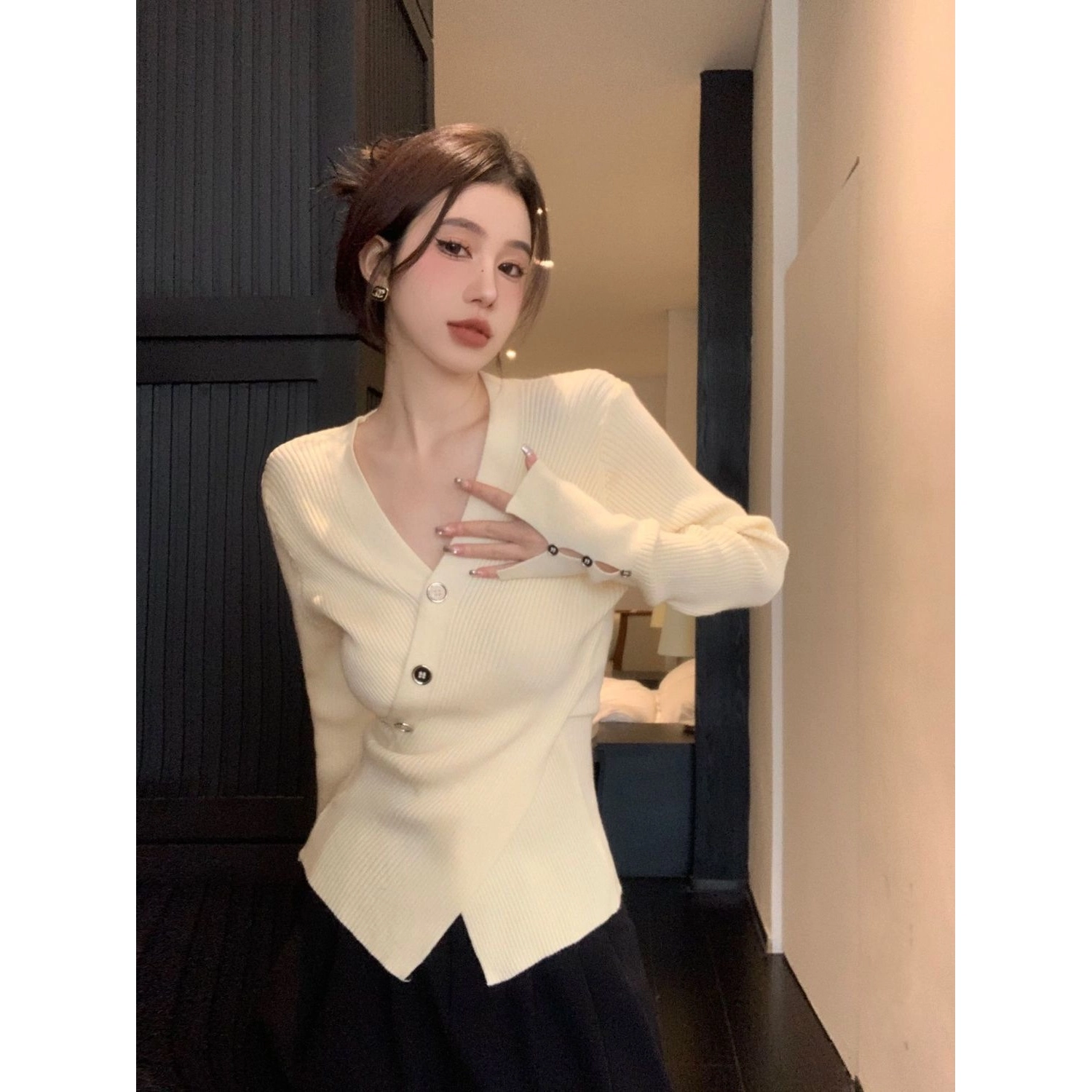 俞兆林 设计感内搭打底衫高级感修身显瘦不规则纯欲上衣针织衫 女款