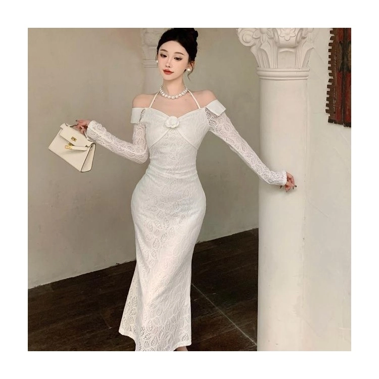 俞兆林 法式纯欲蕾丝裙时尚气质露肩挂脖长款长袖连衣裙 女款