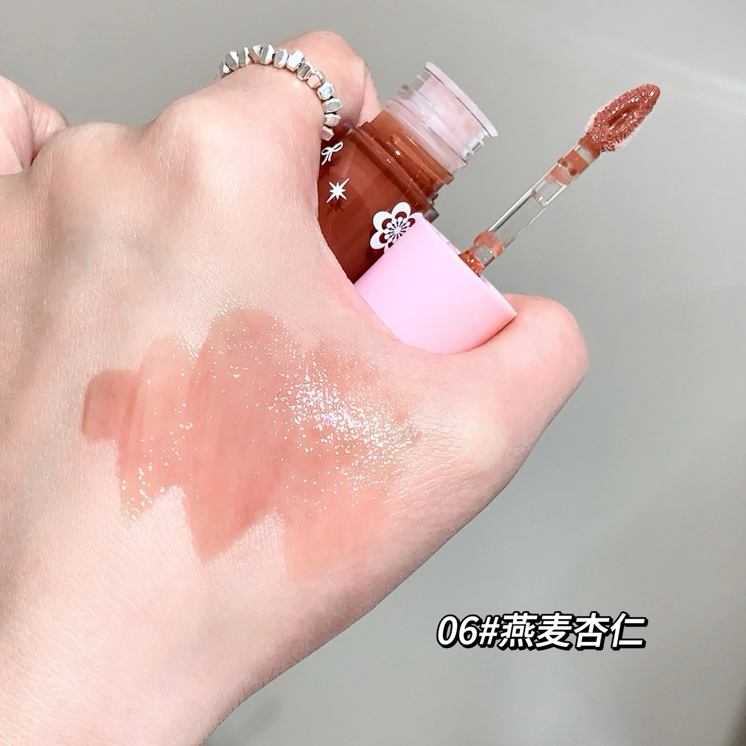 莎琪诺 莹润嘟嫩水感唇蜜 水光 细闪玻璃唇不沾杯