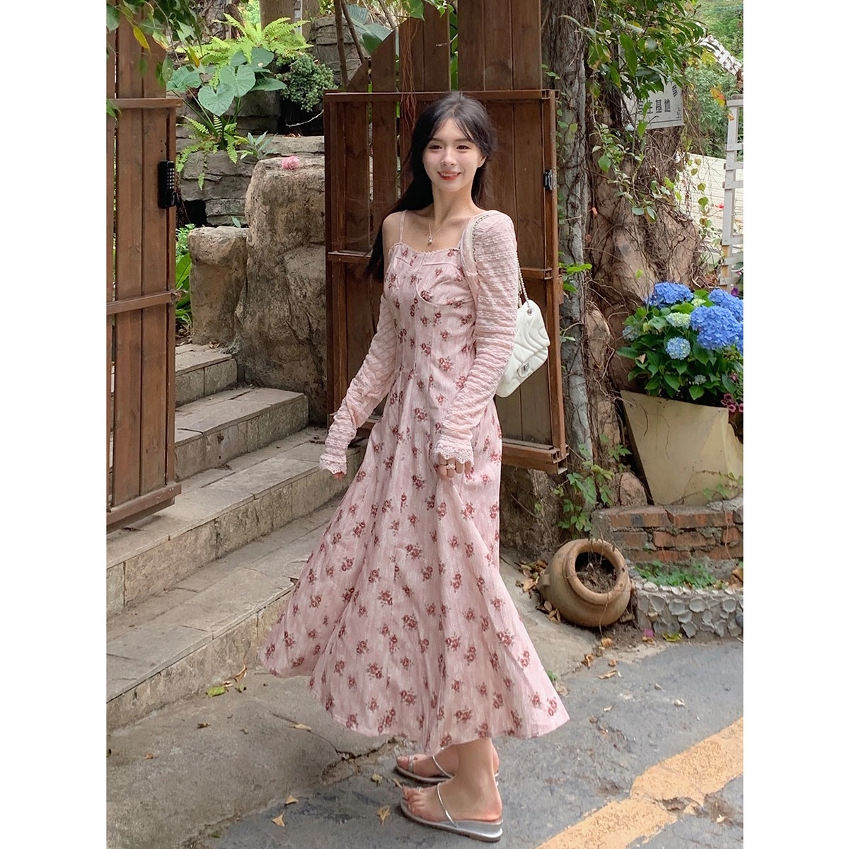 纤丝鸟 法式温柔风浪漫小花设计感百搭蕾丝开衫吊带连衣裙 女款