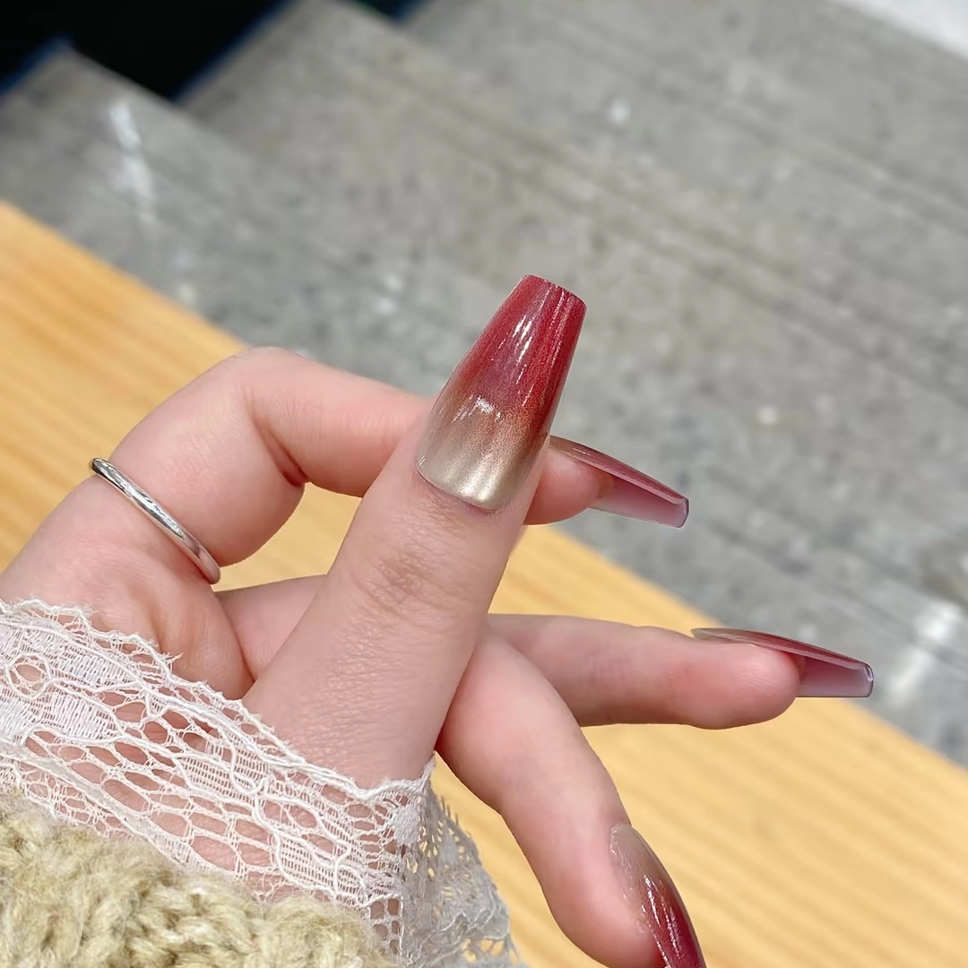 嘉比兔 贴片酒红指尖渐变  穿戴甲 中梯纯色晕染