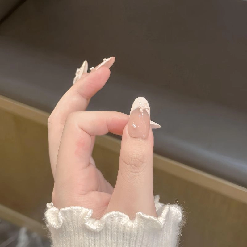嘉比兔 温柔千金珍珠白立体花花手工穿戴甲显白富贵可拆卸美甲贴穿戴甲  杏仁浅色裸色 可爱