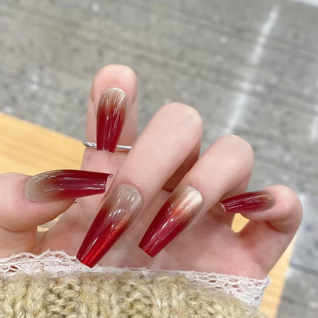 嘉比兔 贴片酒红指尖渐变  穿戴甲 中梯纯色晕染