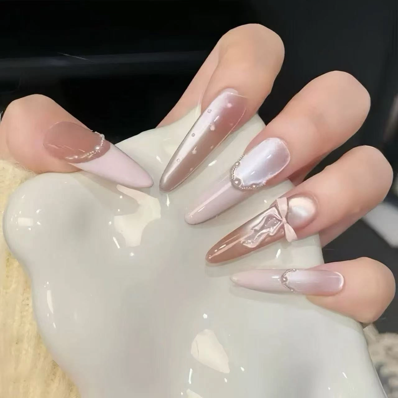 嘉比兔 美甲穿戴甲波点猫眼美甲纯欲蝴蝶结穿戴甲可拆卸  杏仁浅色裸色 可爱