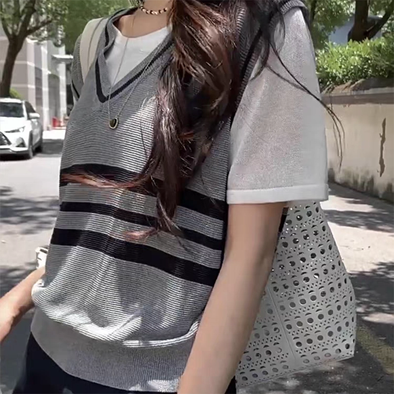 SYEEE WITH U T
