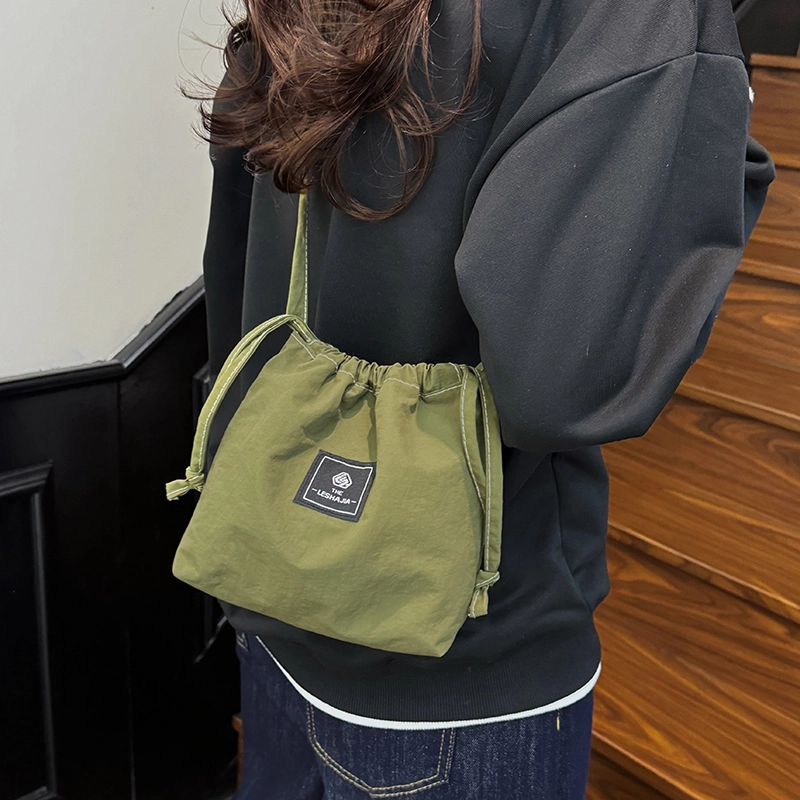 行途 高级感小众时尚超火 水洗布 斜挎包 男女同款情侣款 多色