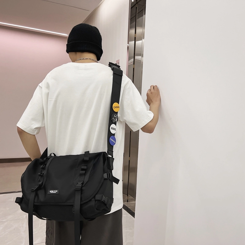 行途 百搭大容量休闲港风机能包工装包 尼龙 斜挎包 常规 男女同款情侣款 黑色