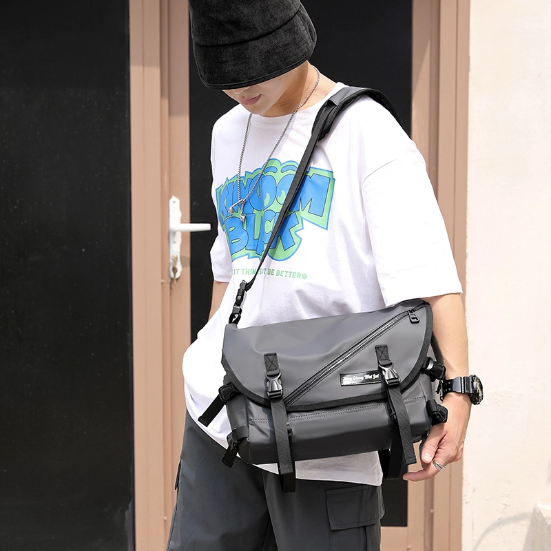 行途机能风斜挎包男日系潮牌学生邮差包女涤纶工装包情侣单肩包