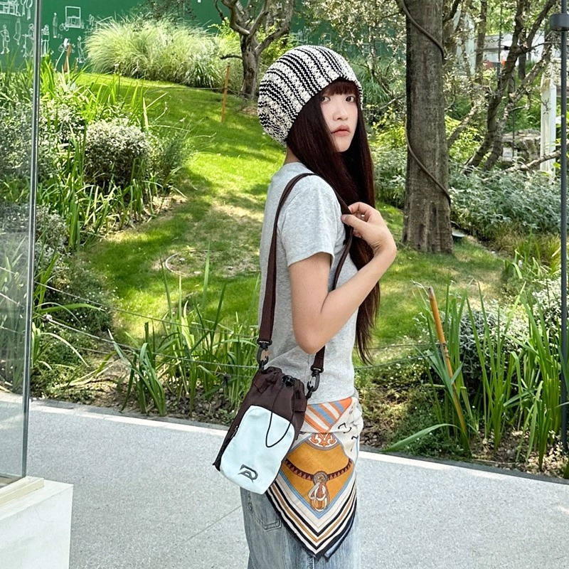 运动轻便外出潮牌旅游 复合布 手机包 男女同款情侣款 多色