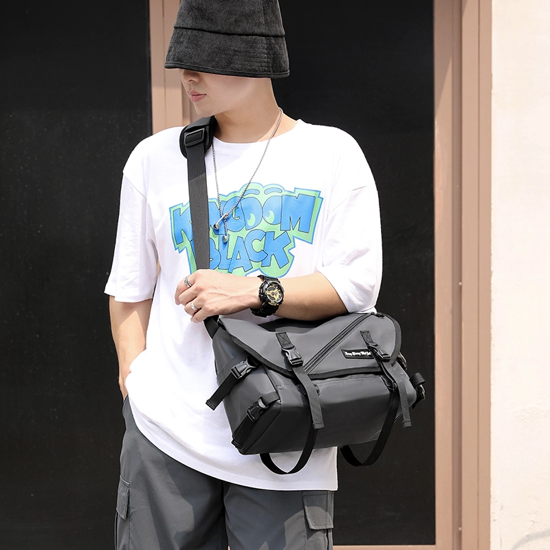 行途机能风斜挎包男日系潮牌学生邮差包女涤纶工装包情侣单肩包