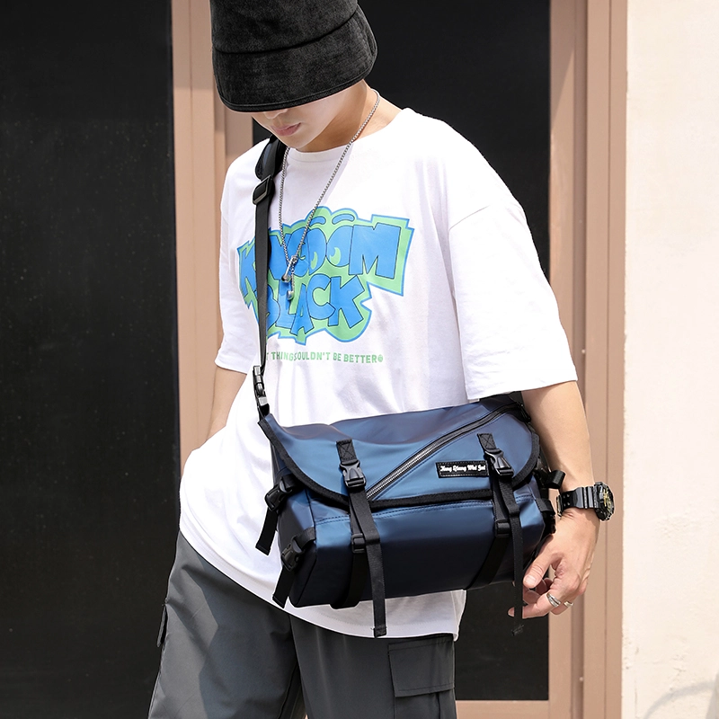 行途机能风斜挎包男日系潮牌学生邮差包女涤纶工装包情侣单肩包