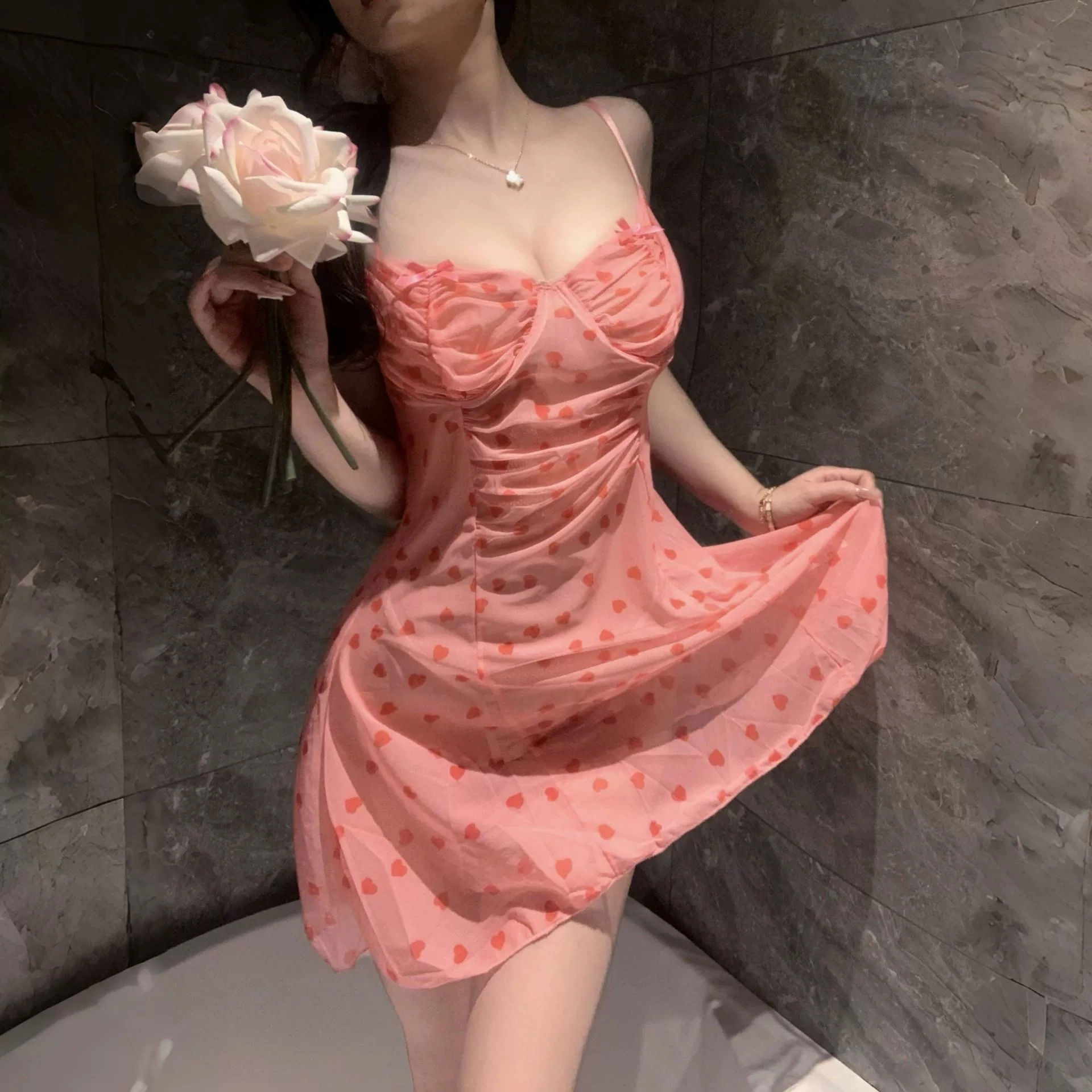 妃优怡  情趣内衣爱心印花性感丝滑芭比吊带睡裙蝴蝶结性感家居服甜美风