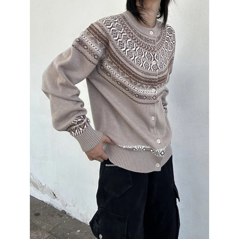 寻星记 亚麻棕费尔岛提花刺绣长袖老钱风穿搭早秋开衫外套兼具简约高级感适合户外通勤针织衫 男女同款