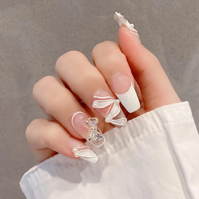 舒小奢 法式粉透爆闪碎片极光蝴蝶结穿戴甲杏仁型美甲甜美显白少女款假指优雅透明闪亮简约时尚精致清新  长款白色渐变