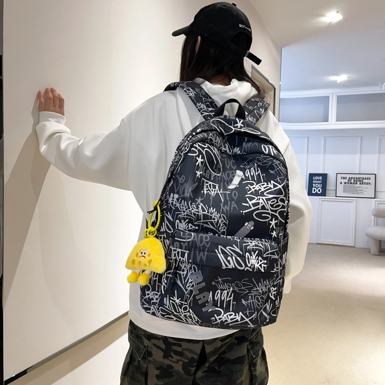 泰格奴 字母印花轻便简约国风大容量运动耐磨背包初中生高中生大学生上课百搭书包 尼龙布 双肩包 男女同款情侣款 蓝色/黑色